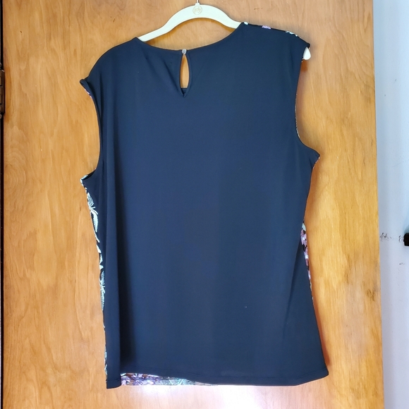 BEAUTIFUL EMBROIDERED TOP - Picture 6 of 6